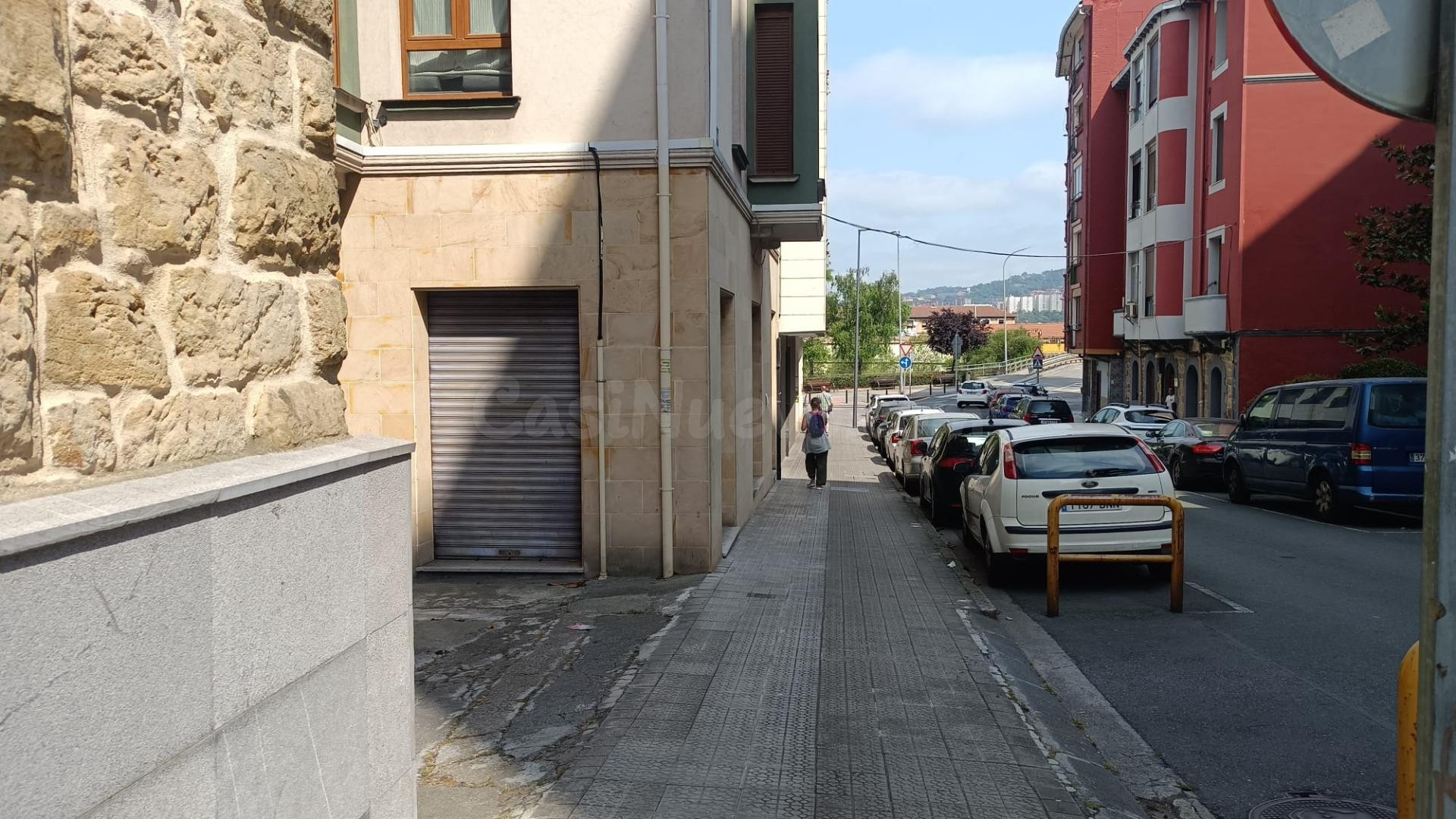 OPORTUNIDAD EN POZOKOETXE – Parcela de garaje para coche pequeño o moto | MUGAIRE Real Estate
