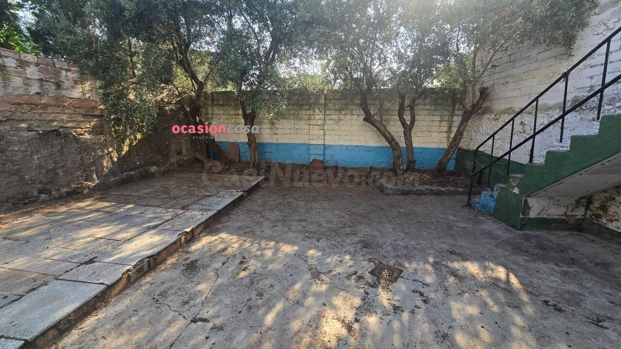 CASA DE 2 PLANTAS CON PATIO EN HINOJOSA - foto 2