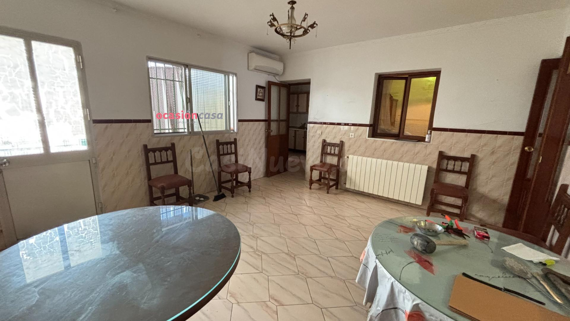 CASA CON PATIO Y COCHERA A LA VENTA - foto 4