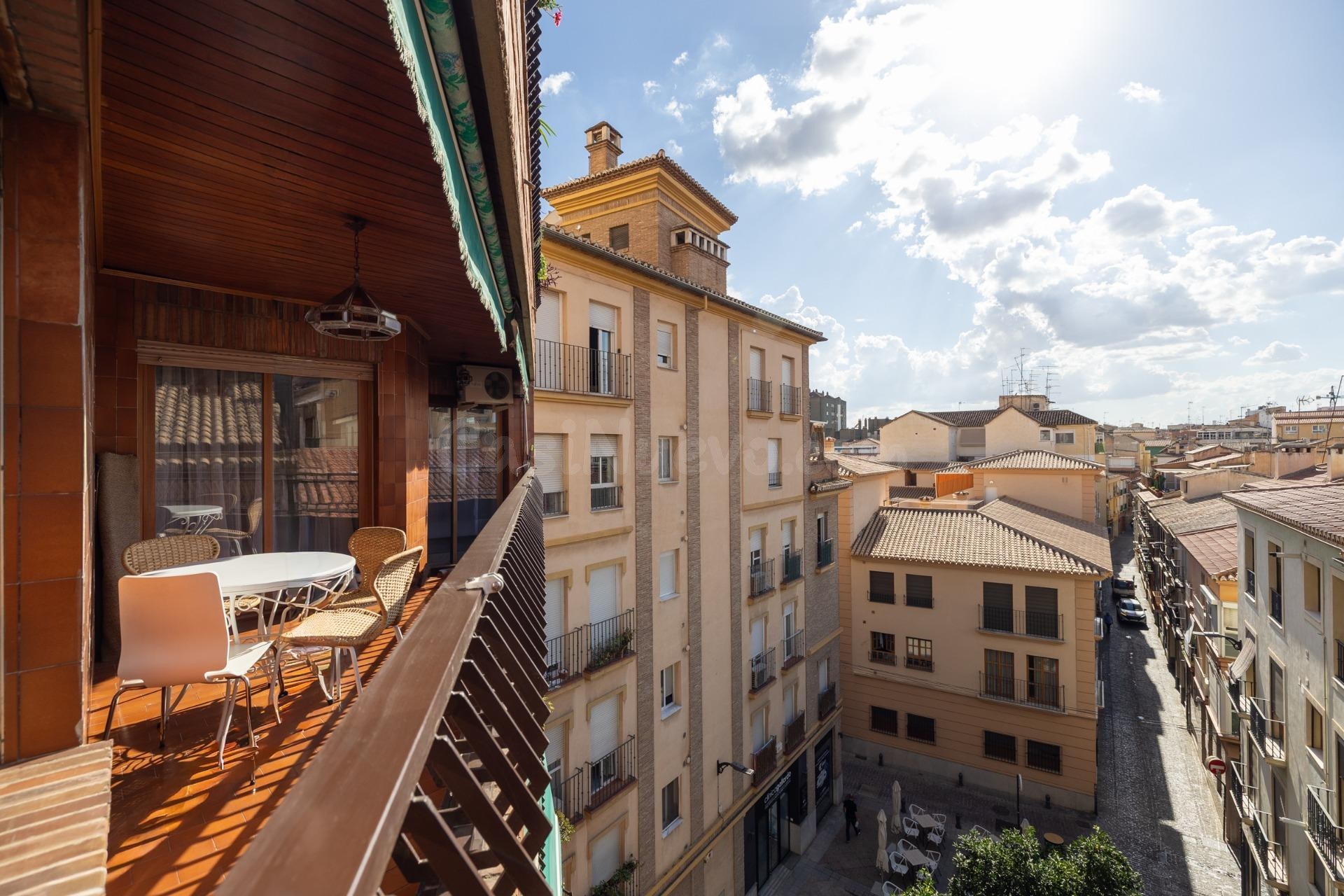 Piso y cochera en venta junto Acera de Darro.