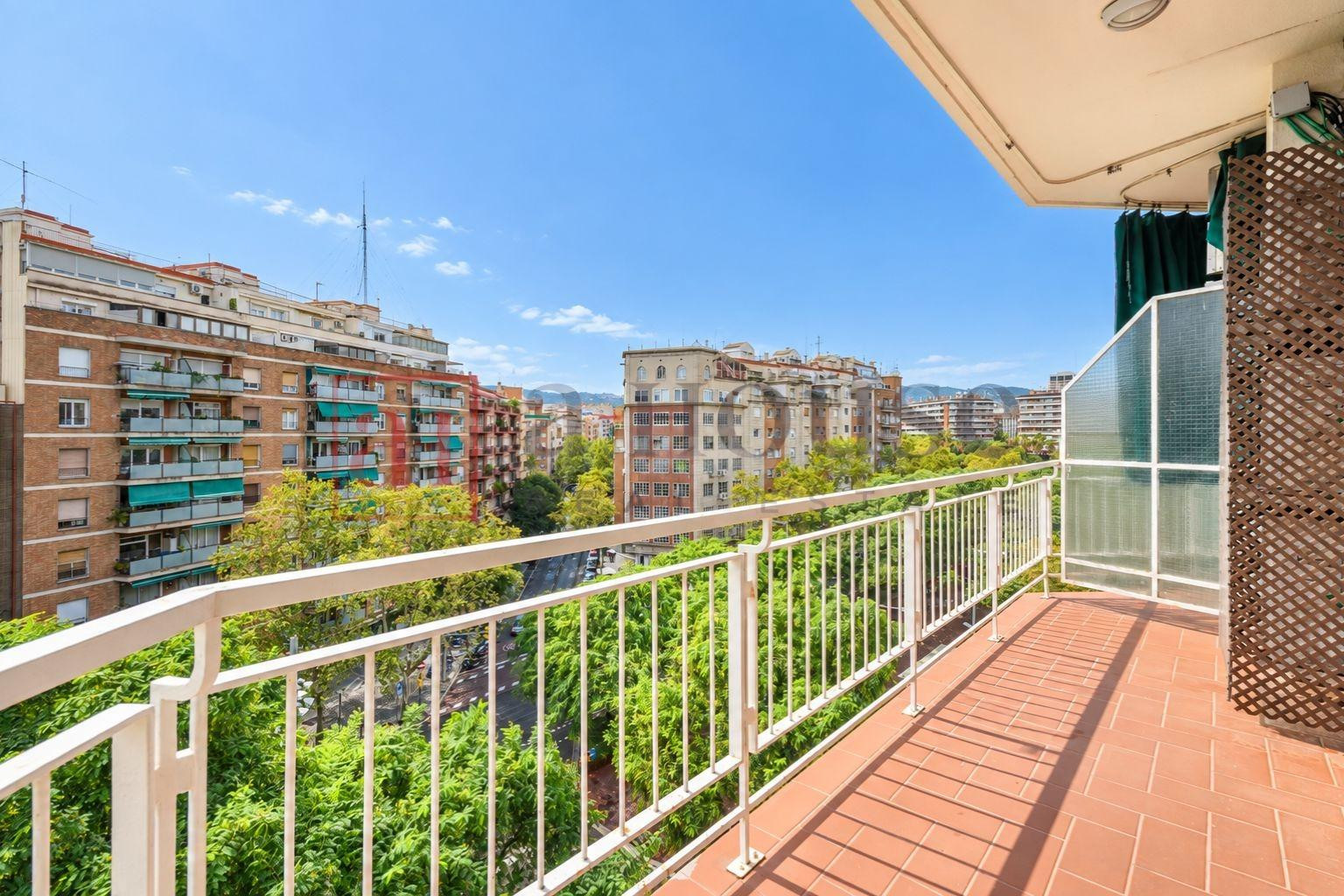PISO LISTO PARA ENTRAR A VIVIR CON GRAN BALCÓN/TERRAZA EN LA NOVA ESQUERRA DE L'EIXAMPLE