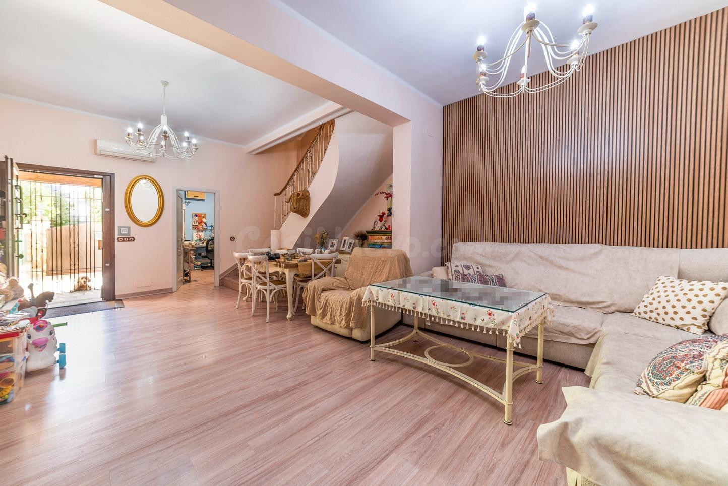 Excepcional Casa Reformada en Huerta Santa Teresa, Sevilla -
