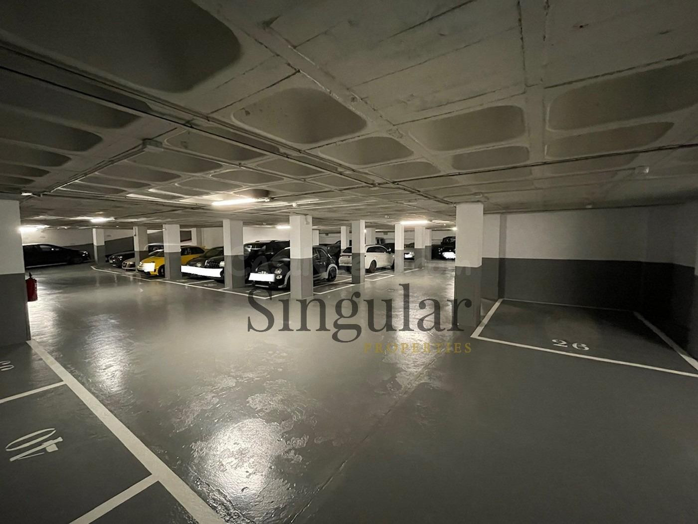 Parking en Vía Augusta, zona Tres Torres