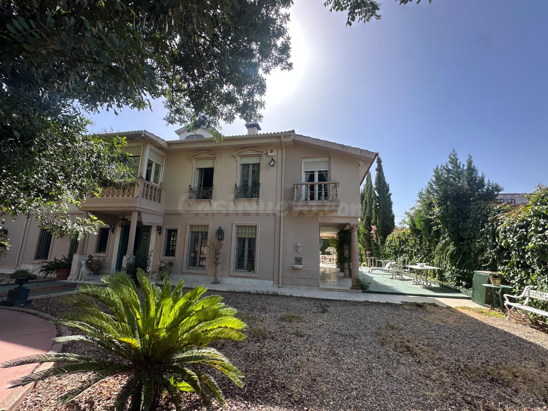 EXCLUSIVA FINCA SEÑORIAL CON TRES VIVIENDAS Y PISCINA EN UNA DE LAS MEJORES ZONAS DE CÓRDOBA