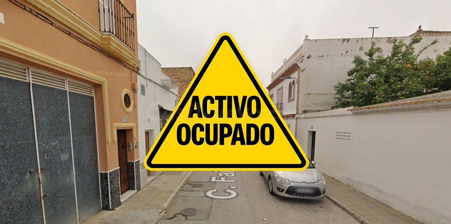CASA EN LEBRIJA