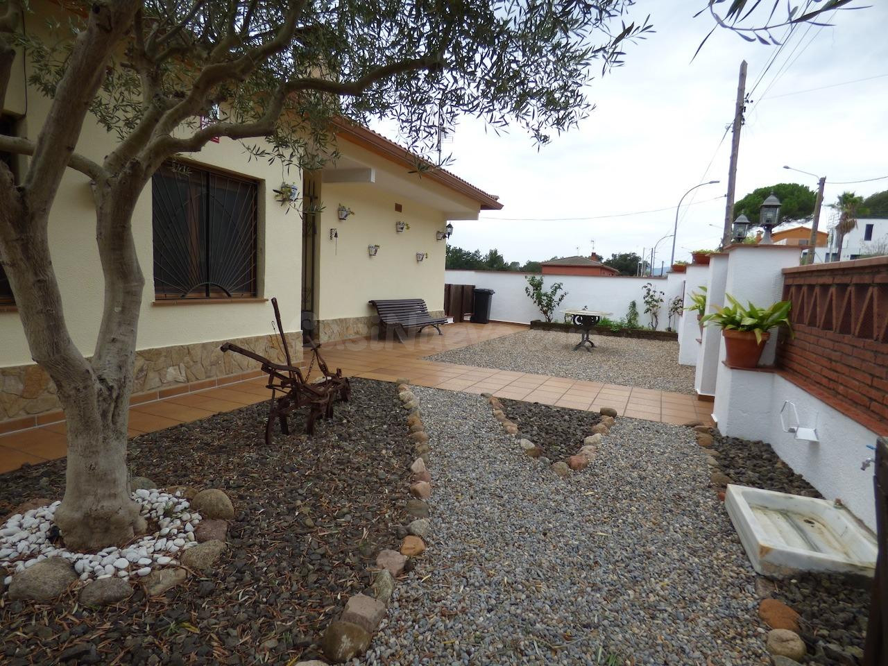 Encantadora Casa a Cuatro Vientos en Tordera - ¡Tu Refugio Ideal!