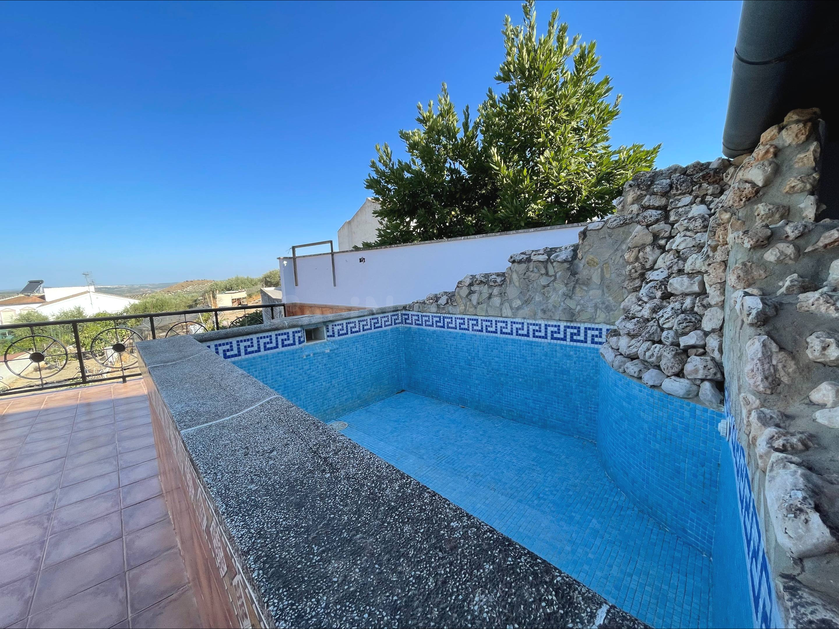 Casa con piscina - foto 2