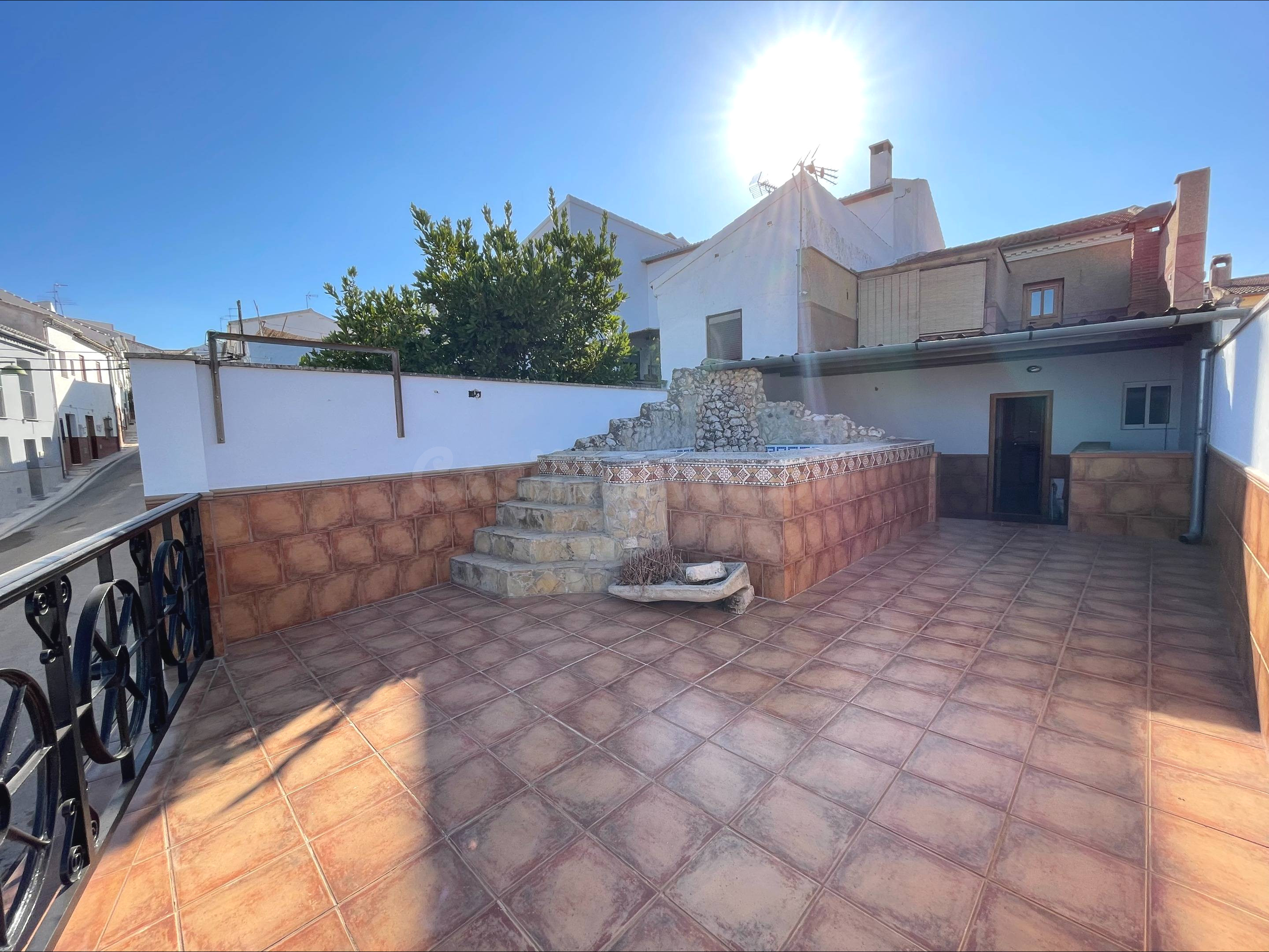 Casa con piscina - foto 4