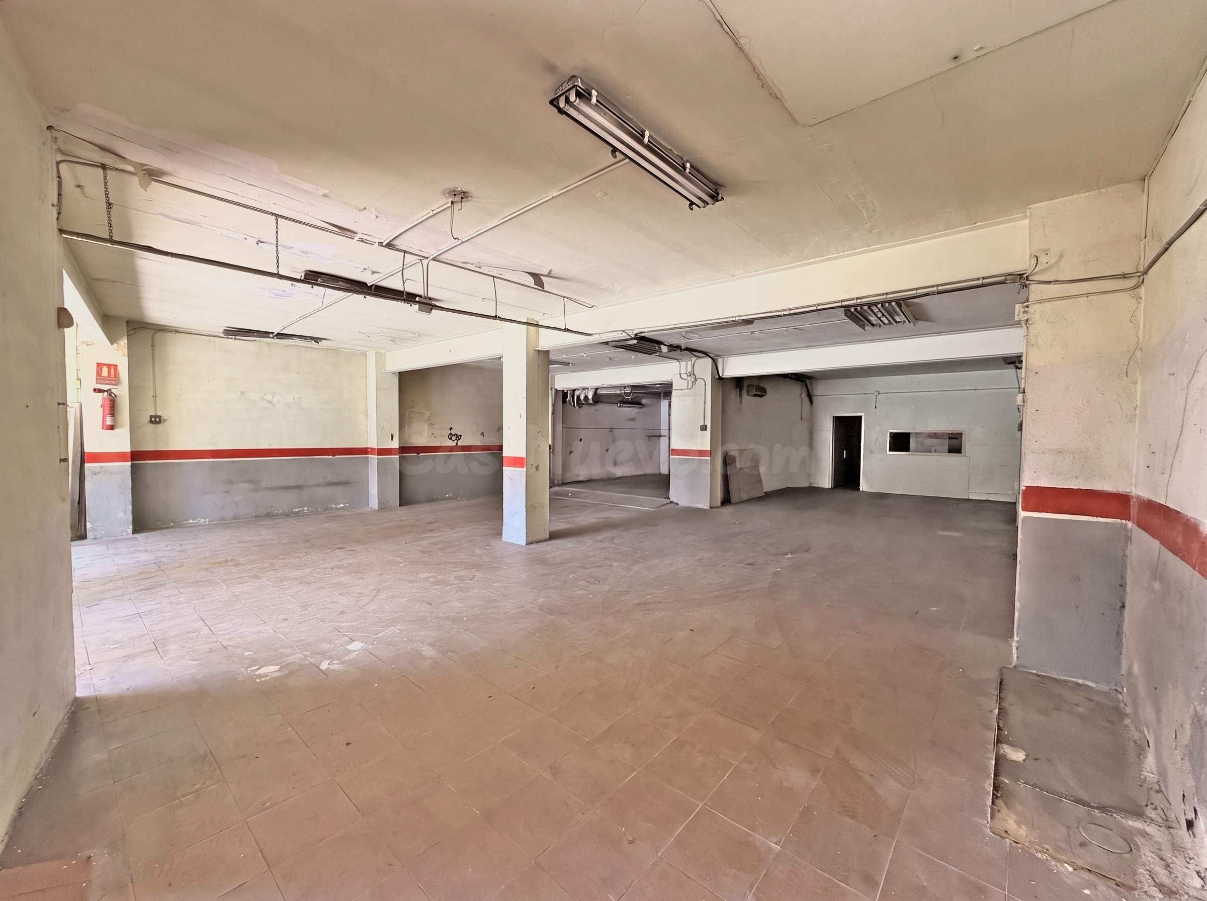 Amplio Local Comercial en Alquiler en Cubelles - €1450/mes