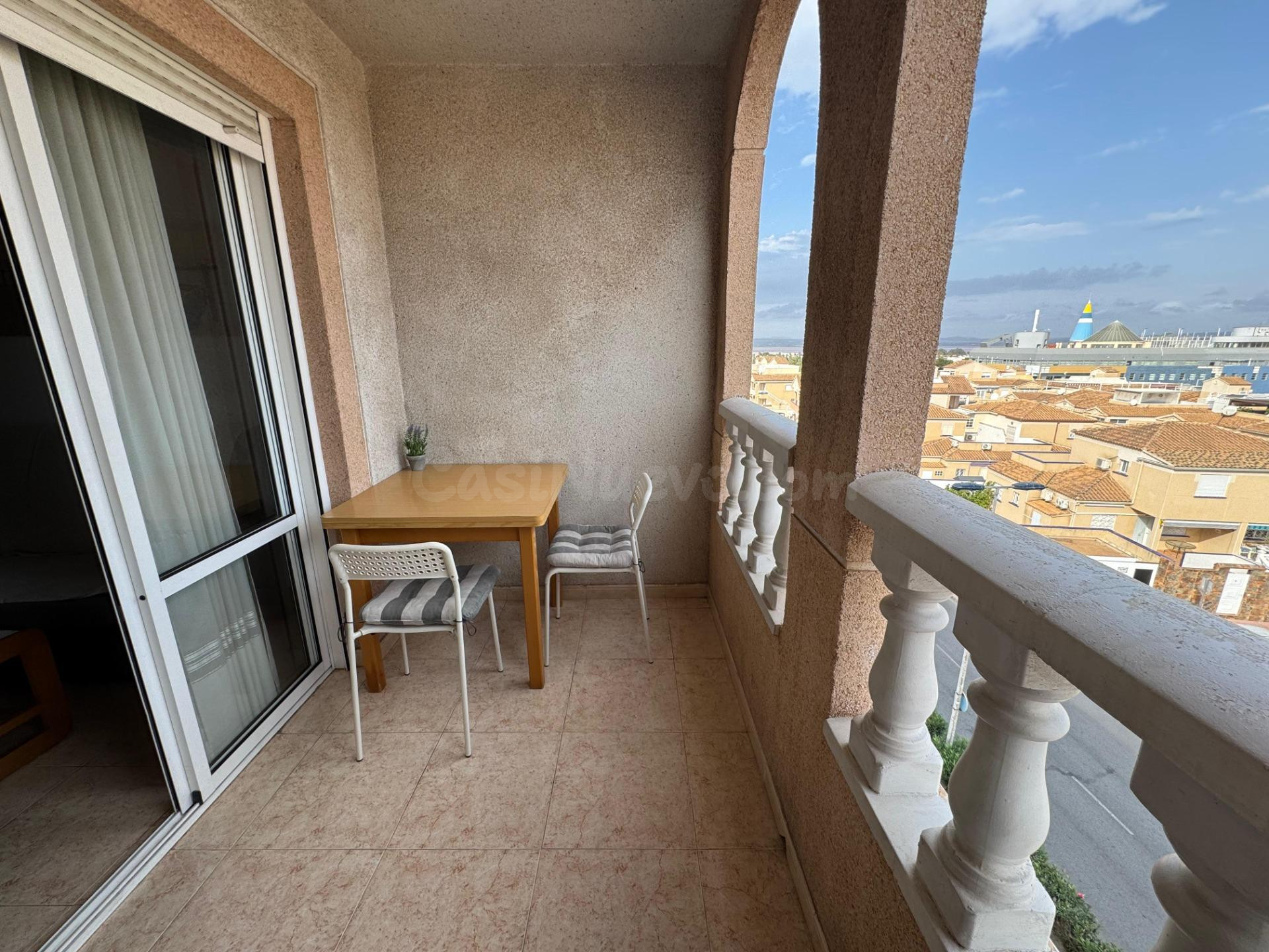 Apartamento con vistas despejadas y piscina