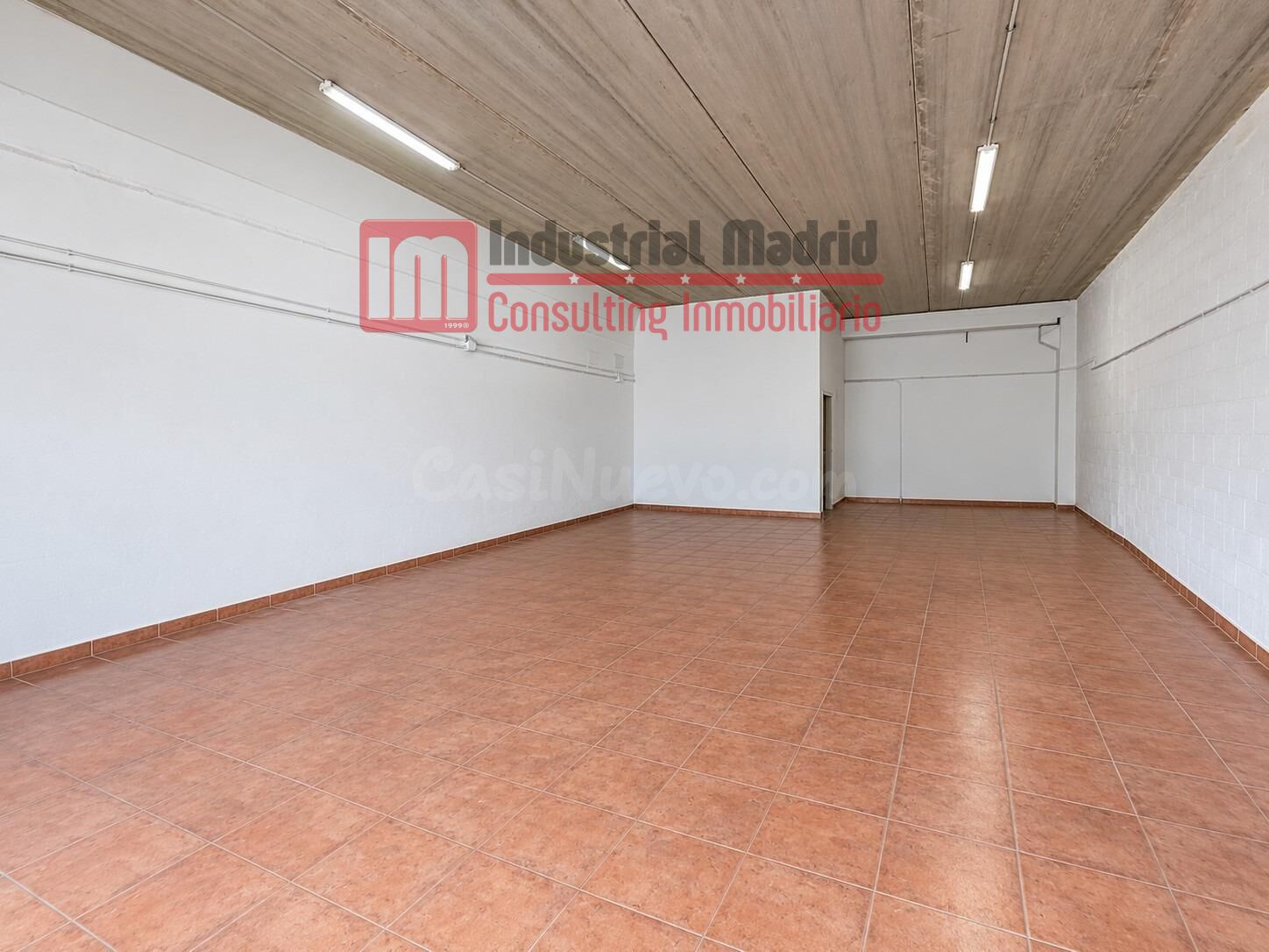 Nave industrial con gran altura, oficinas y excelentes calid - foto 5