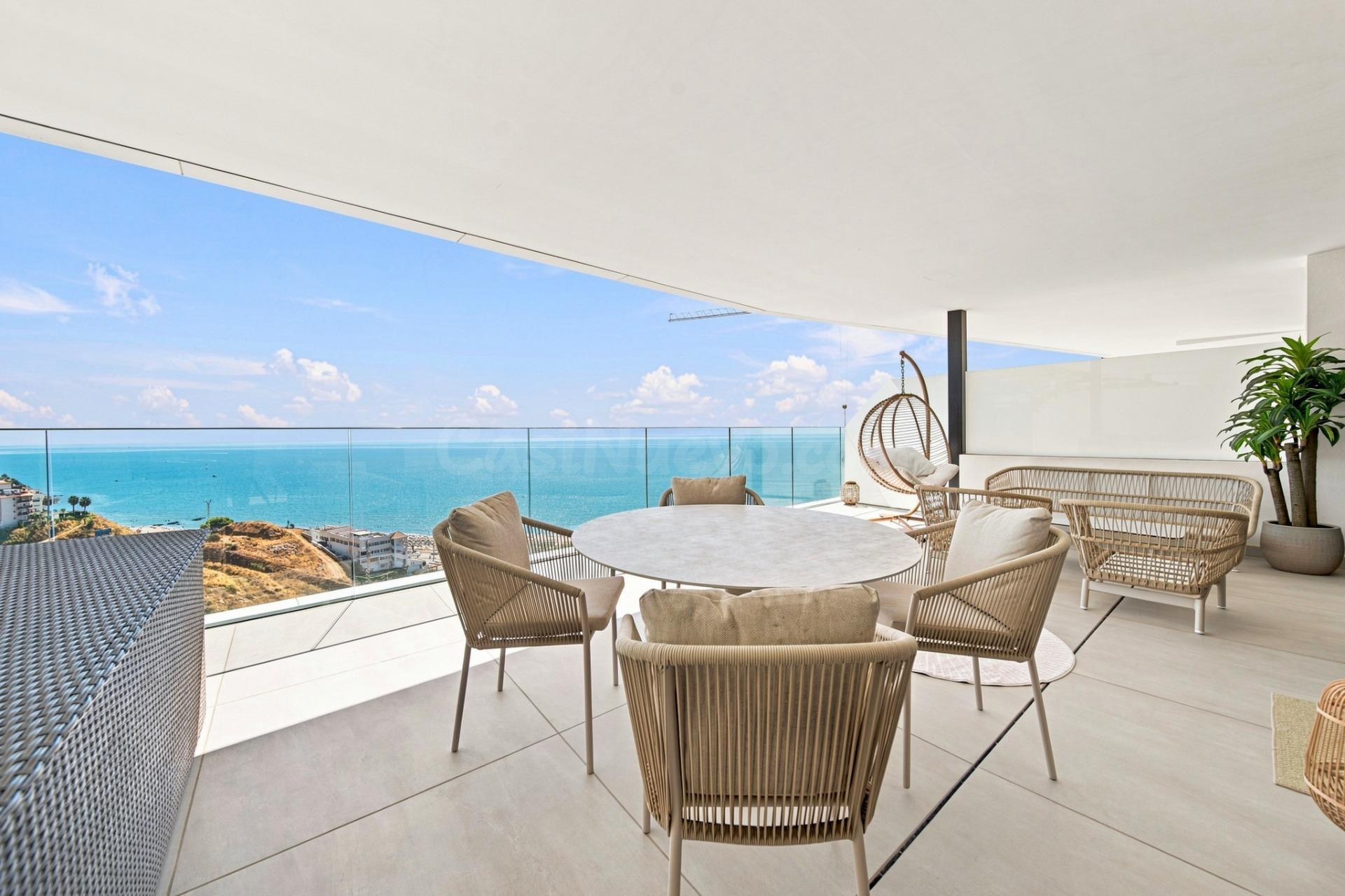 APARTAMENTO DE LUJO CON VISTAS PANORÁMICAS AL MAR EN CARAT I – CARVAJAL, FUENGIROLA