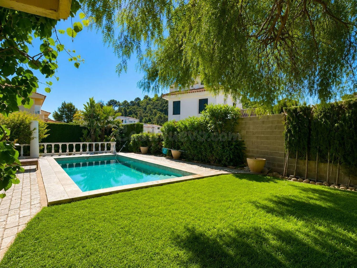 Casa 5 habitaciones 250m² en venta - Los Monasterios-Alfinac