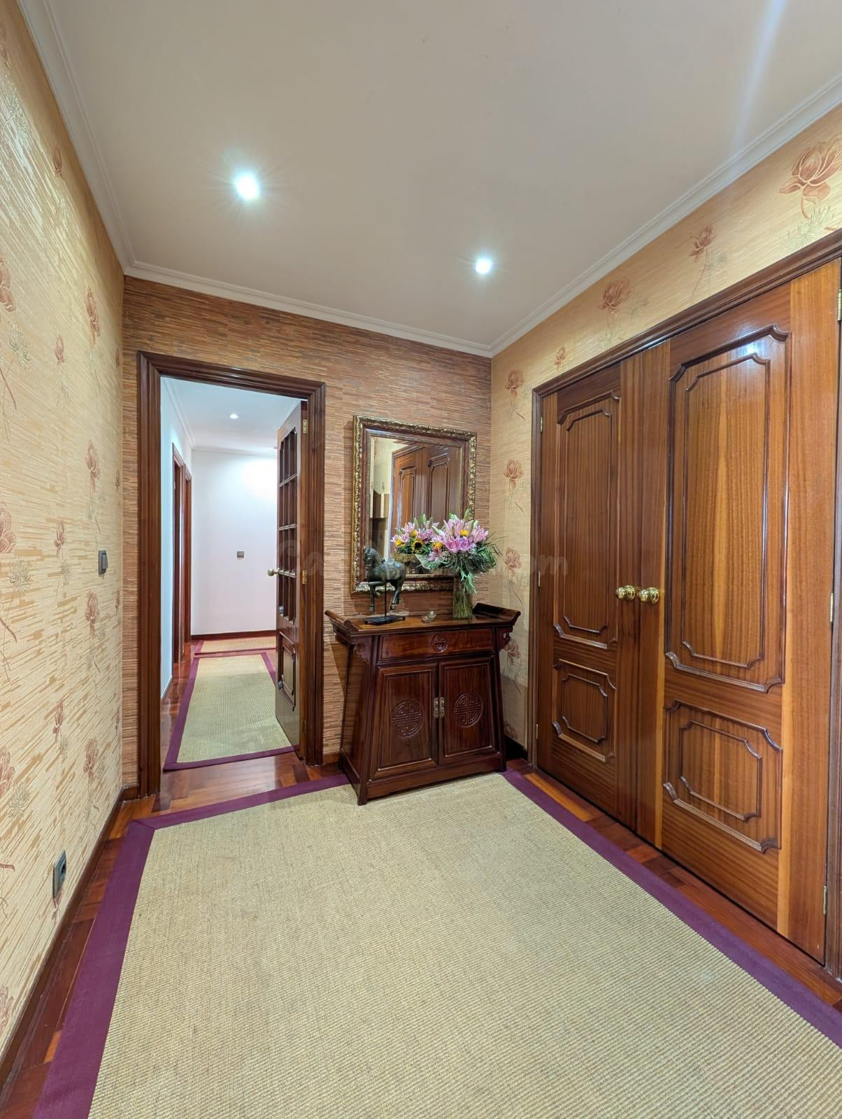Piso de 4 habitaciones con garaje y 2 trasteros, Vigo. Ref P - foto 3