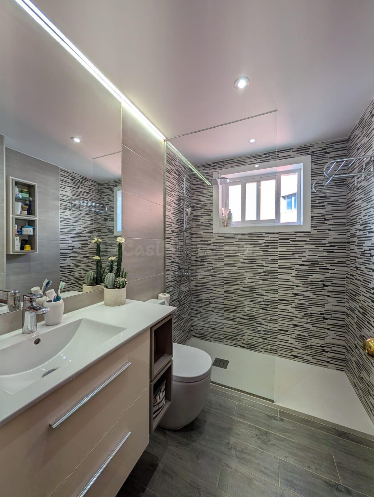 Piso de 4 habitaciones con garaje y 2 trasteros, Vigo. Ref P - foto 5