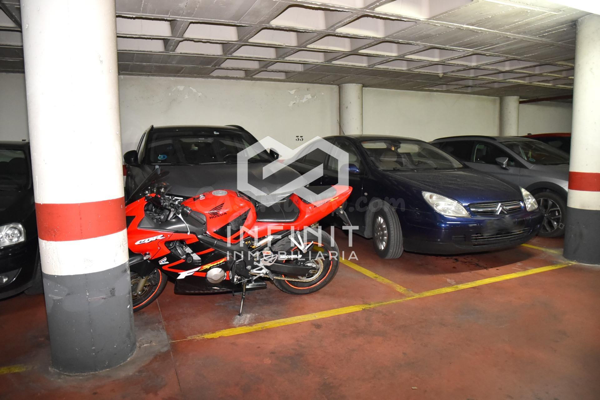 ¡TU COCHE Y TU MOTO, JUNTOS Y A SALVO! Plaza junto al centro - foto 4