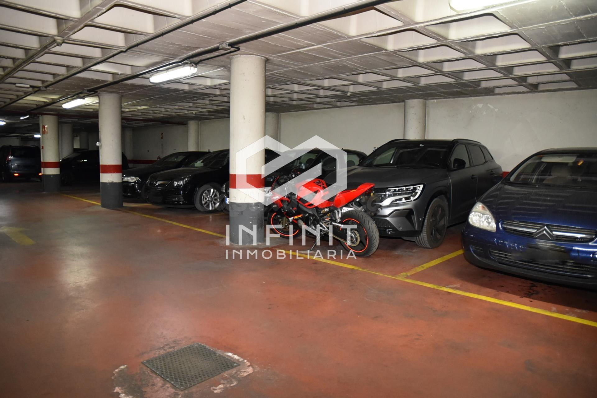¡TU COCHE Y TU MOTO, JUNTOS Y A SALVO! Plaza junto al centro - foto 5