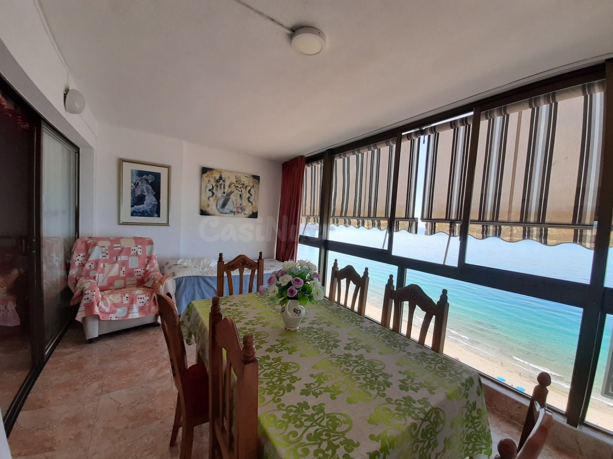 Primera linea, edificio Los Gemelos, reformado. www.inmobiliarialesdunes.com