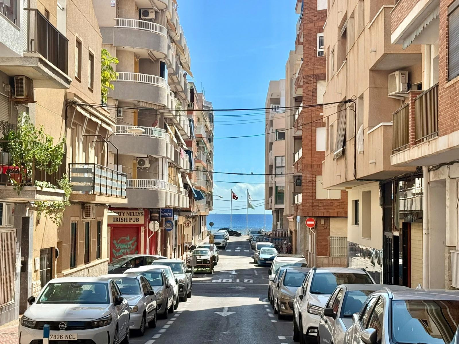 Ático con piscina comunitaria, Alicante, Torrevieja. 2 habitaciones | 63 m2 | A 100 metros del mar