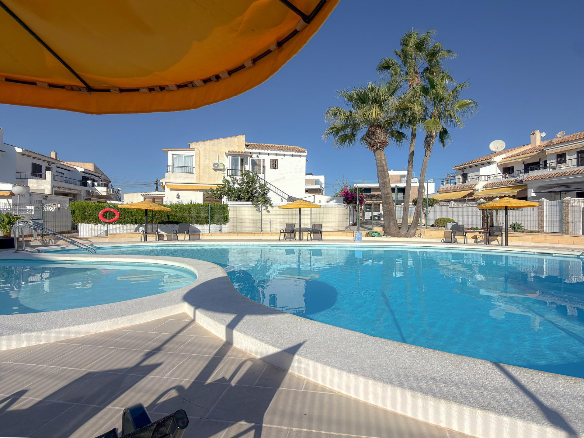 Torreblanca! Encantador bungalow reformado con 2 terrazas en urbanización exclusiva con 2 piscinas comunitarias