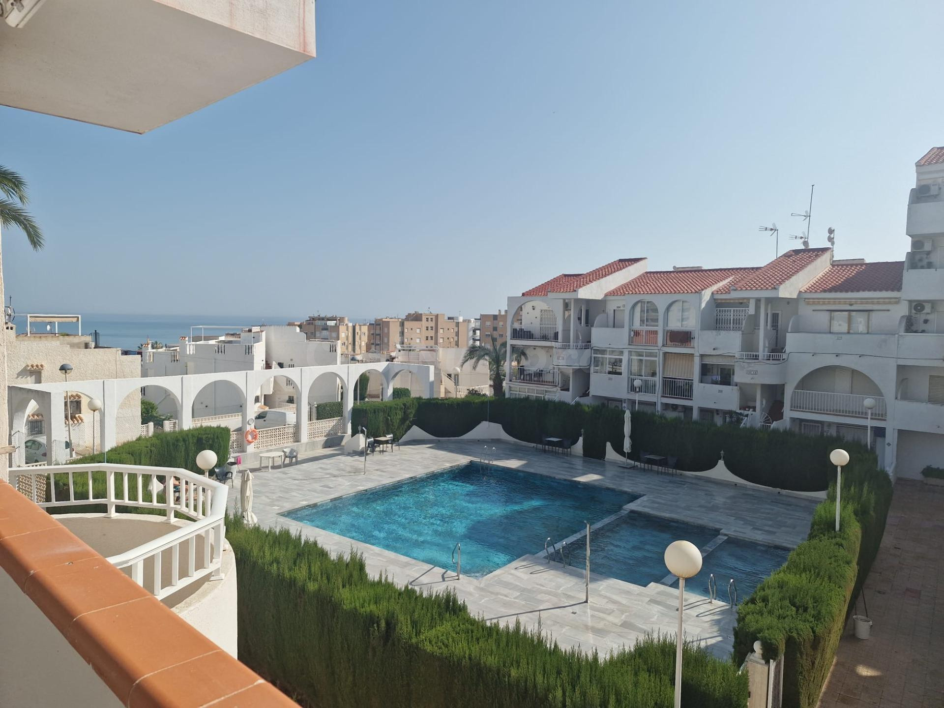 Playa de la Mata. Vistas al mar. Piscina comunitaria