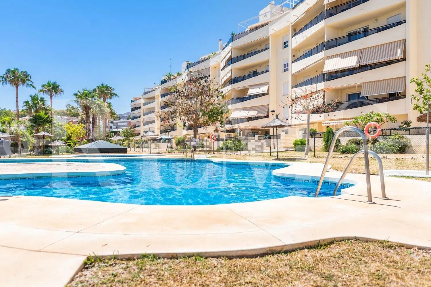 Vivir en Playamar: lujo, luz y mar a 500 metros de casa