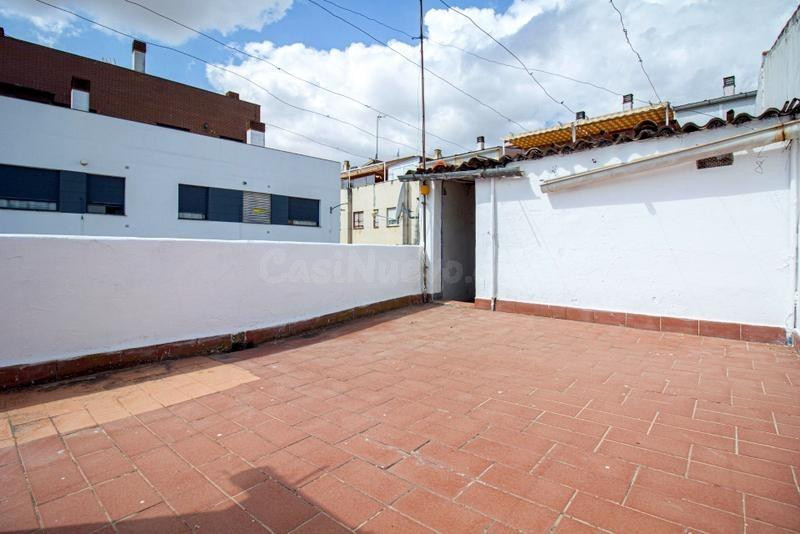 CASA EN SAN ROQUE TOTALMENTE EXTERIOR CON MUCHAS POSIBILIDADES PATIO AMPLIO Y TERRAZAS