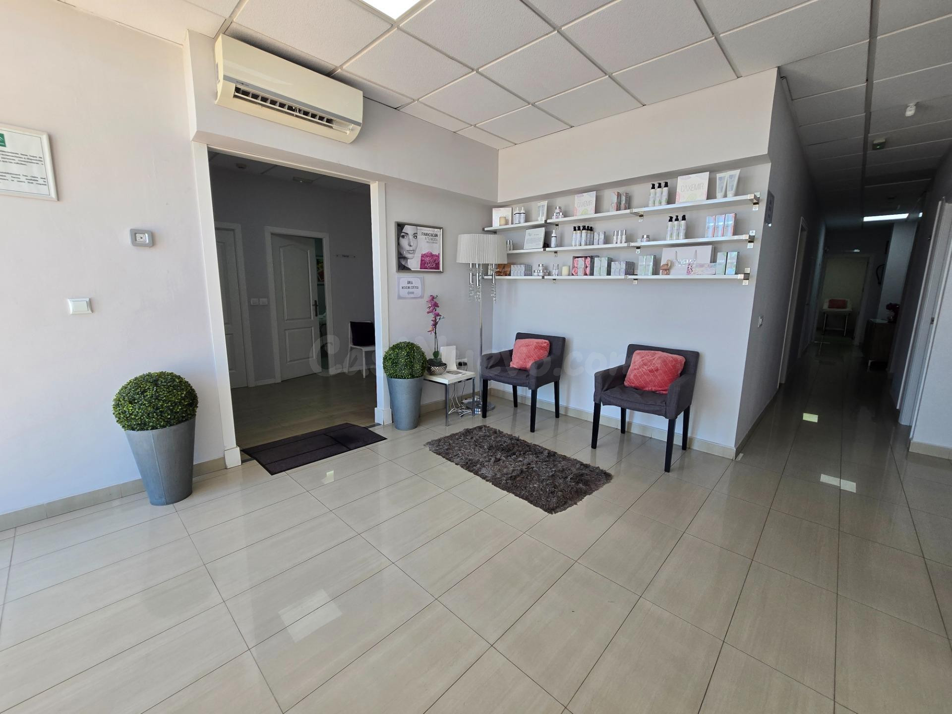 Estupendo local comercial junto a Corte Ingles