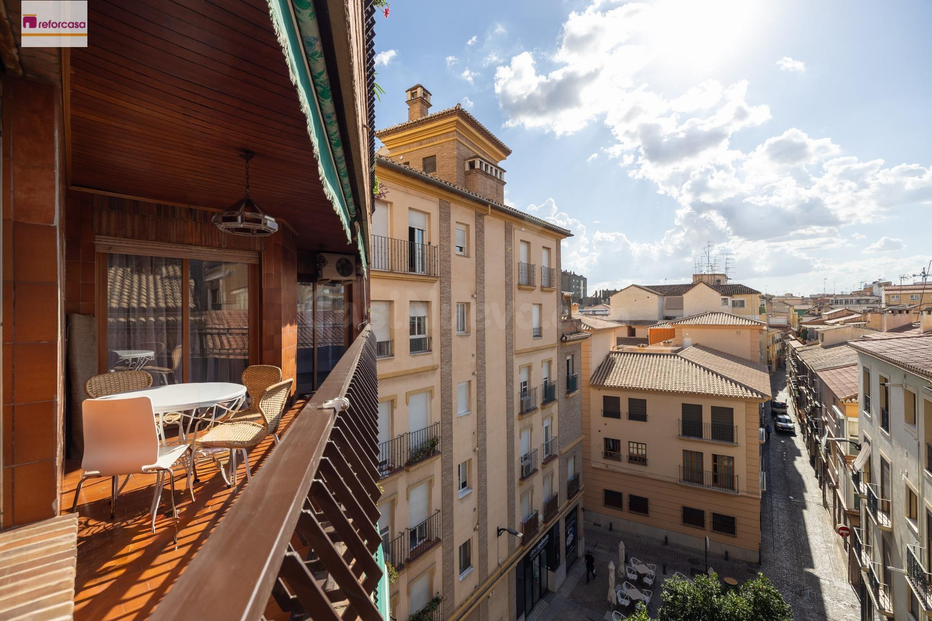 Piso y cochera en venta junto Acera de Darro.