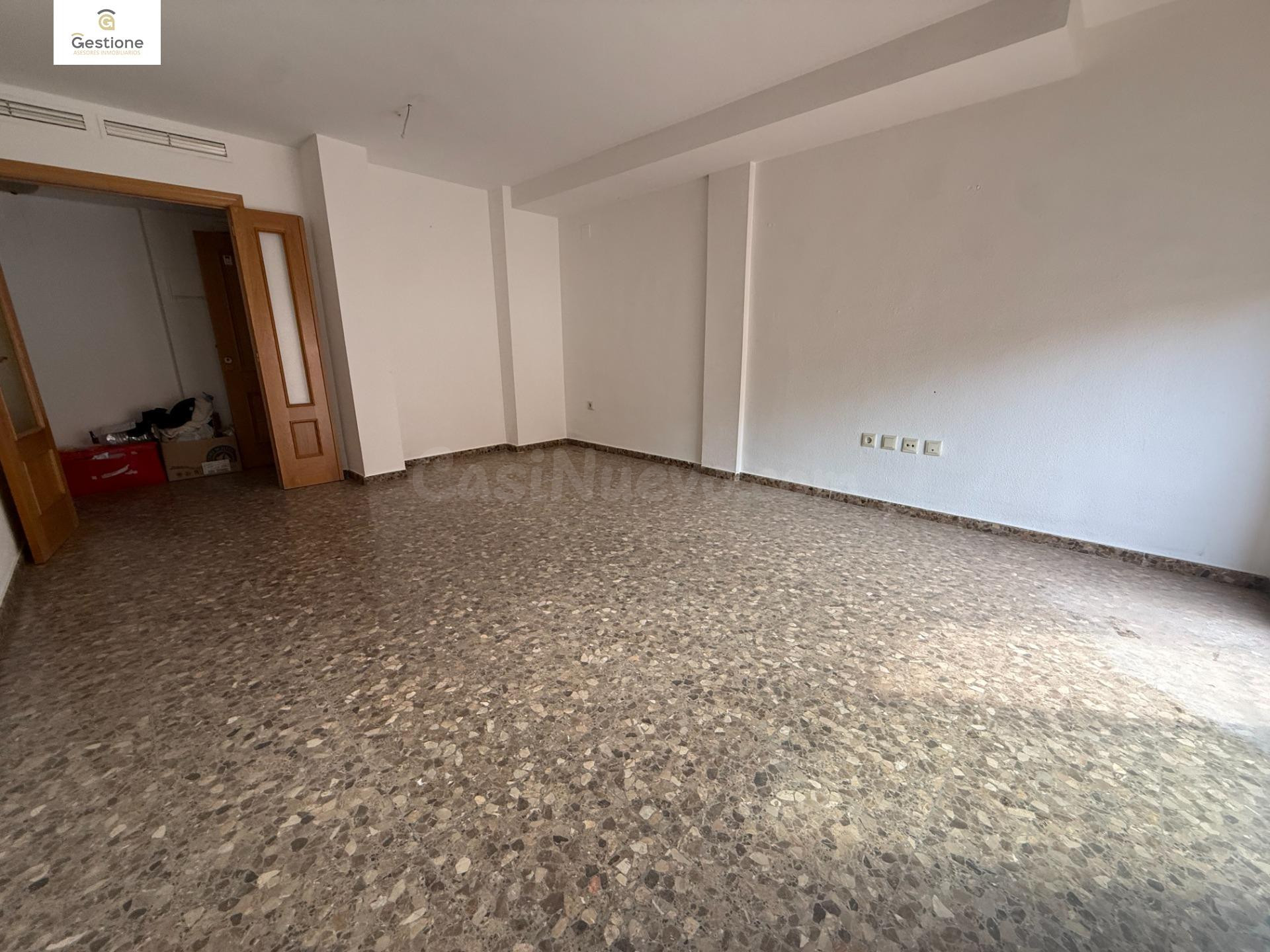 Luminoso piso con garaje en zona LLombai - foto 3