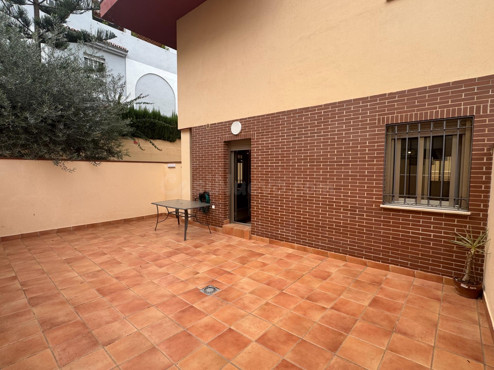 Estupendo piso en planta baja con gran terraza