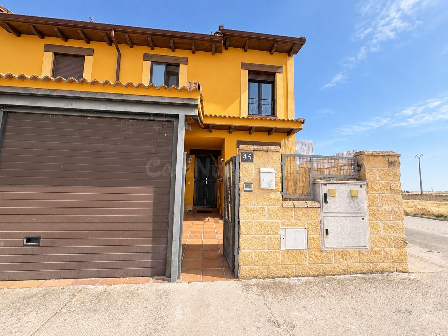 Adosado de 4 dormitorios con amplios espacios exteriores en Garcillán, a un paso de Segovia
