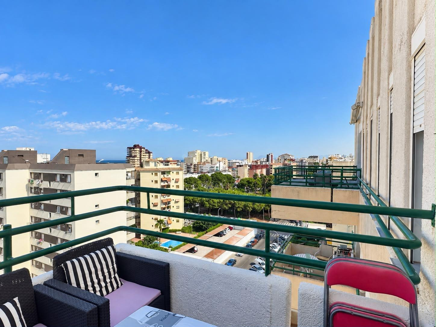 Espectacular ático con vistas al mar, garaje y piscina comun - foto 3