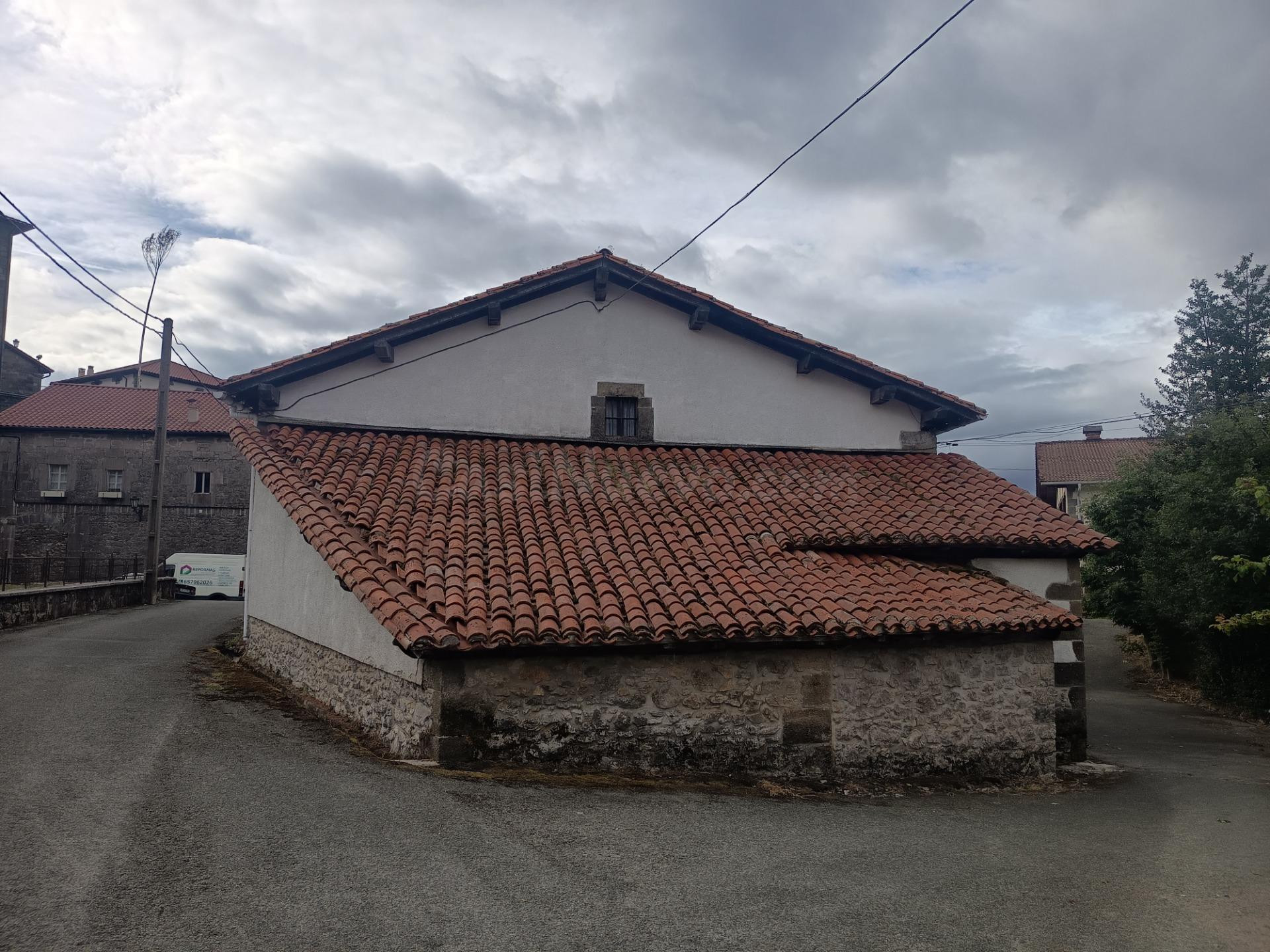 Conjunto Inmobiliario con Caserío tradicional y terreno. - foto 3
