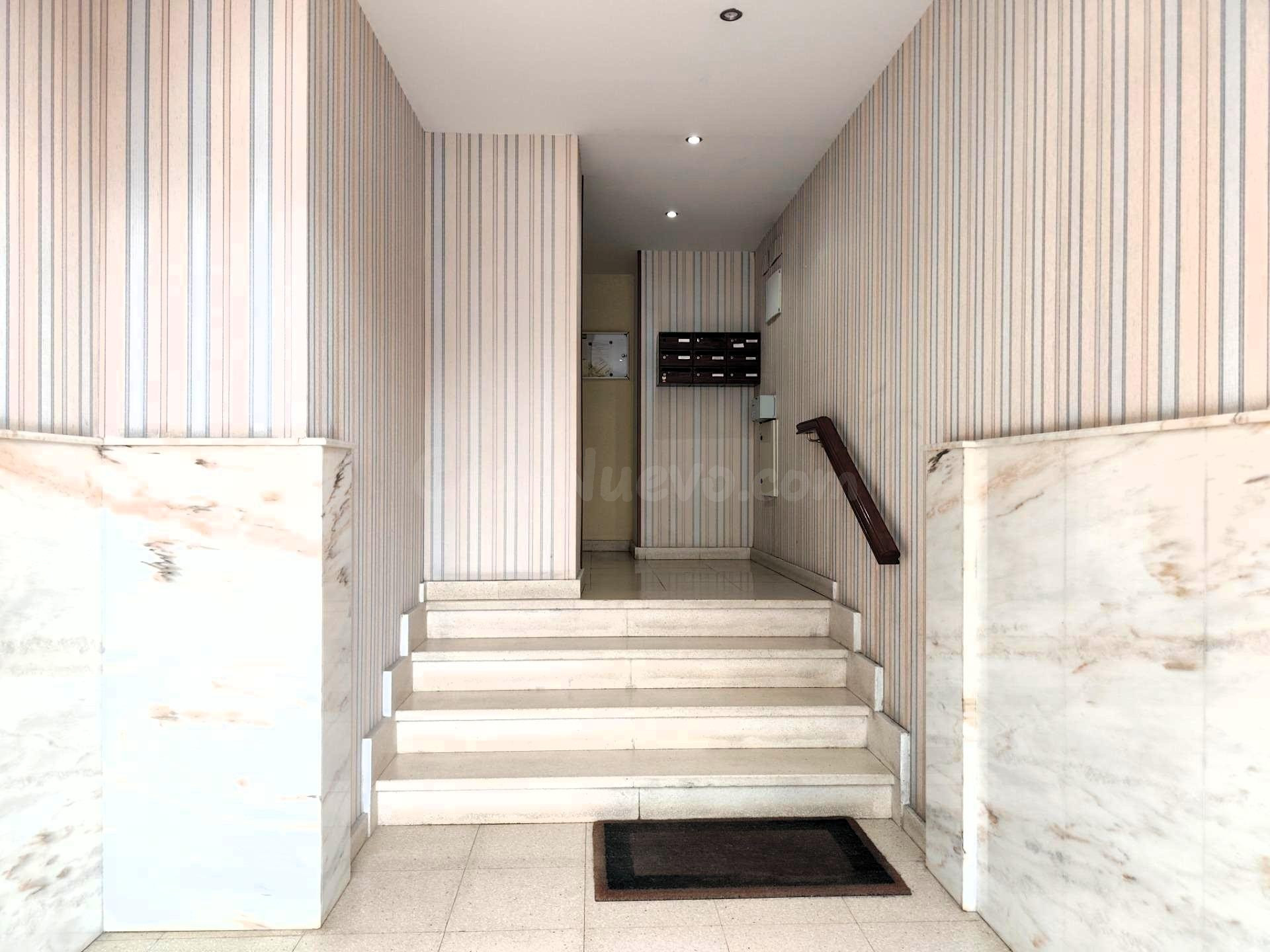 Piso exterior de 2 hab. salón, cocina independiente y baño.  - foto 2