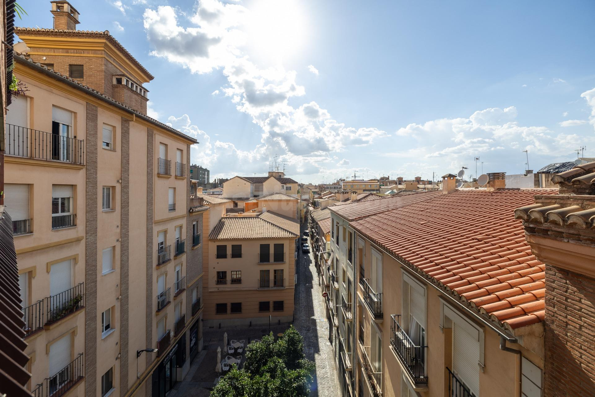 Piso y cochera en venta junto Acera de Darro.
