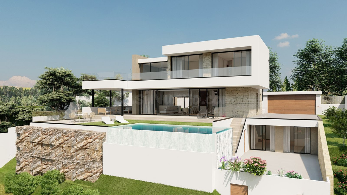Terreno edificable UE-4 en Elviria, Marbella: 1.012m² y licencia lista