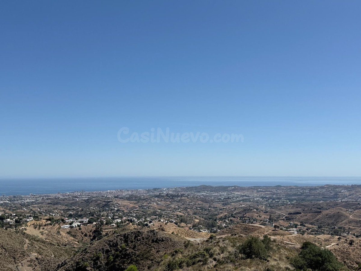 Terreno agrícola con vistas a mar y montaña en Mijas