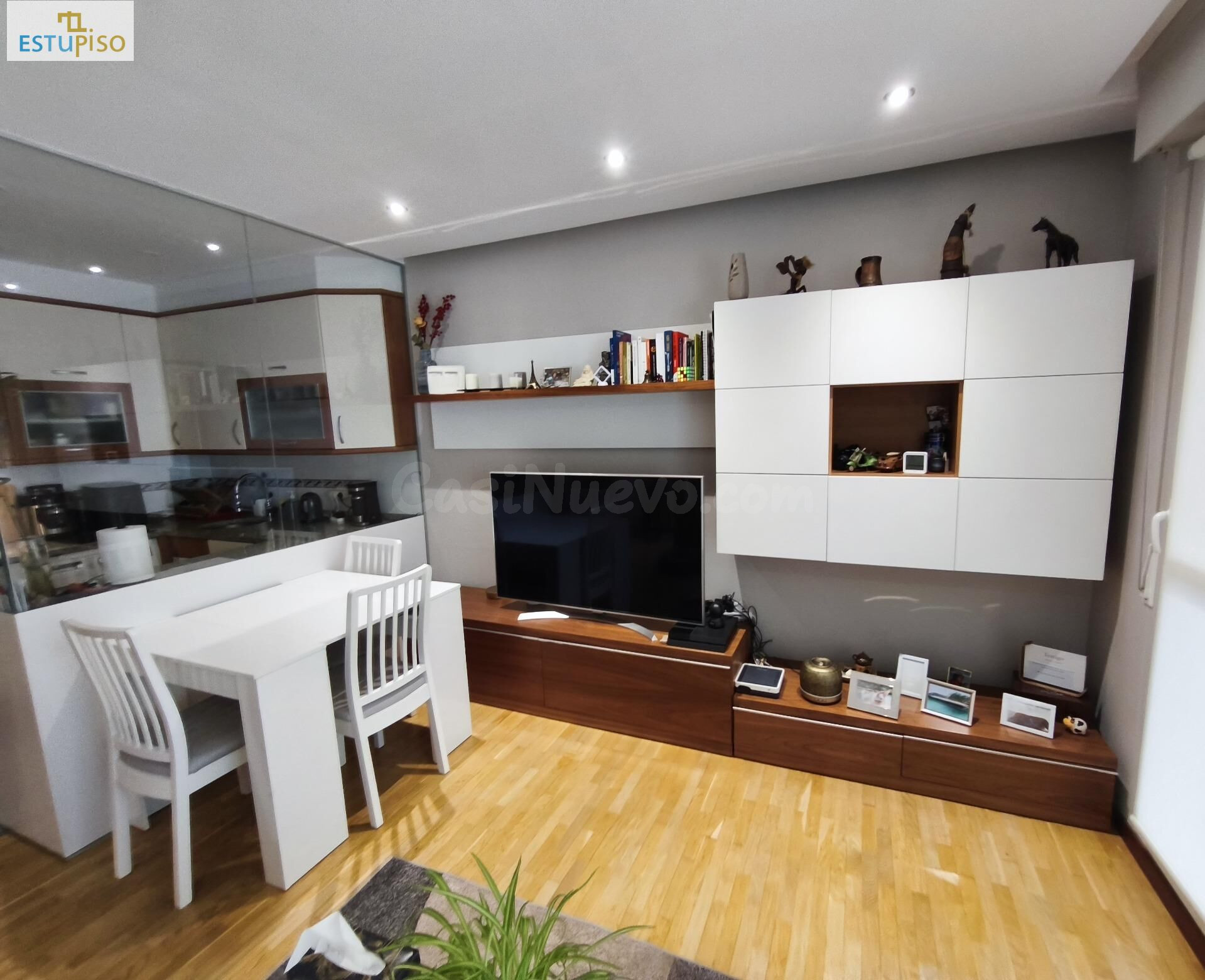 ¡TU OPORTUNIDAD EN SALBURUA! 85m2-3 habitaciones, SUR, garaje y trastero incl. - Urbanización zonas verdes  + Trastero 16m2