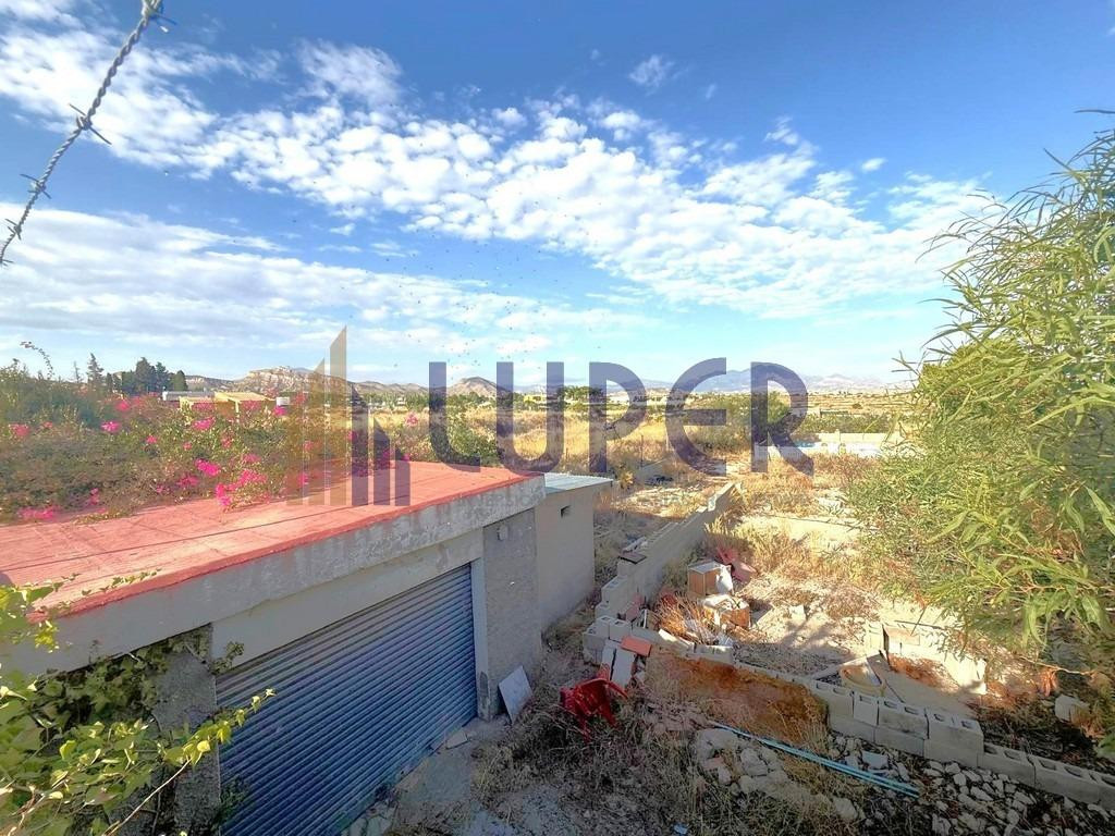 TERRENO RÚSTICO EDIFICABLE CON EDIFICACIÓN DECLARADA, EN MUTXAMEL ZONA BAIONA