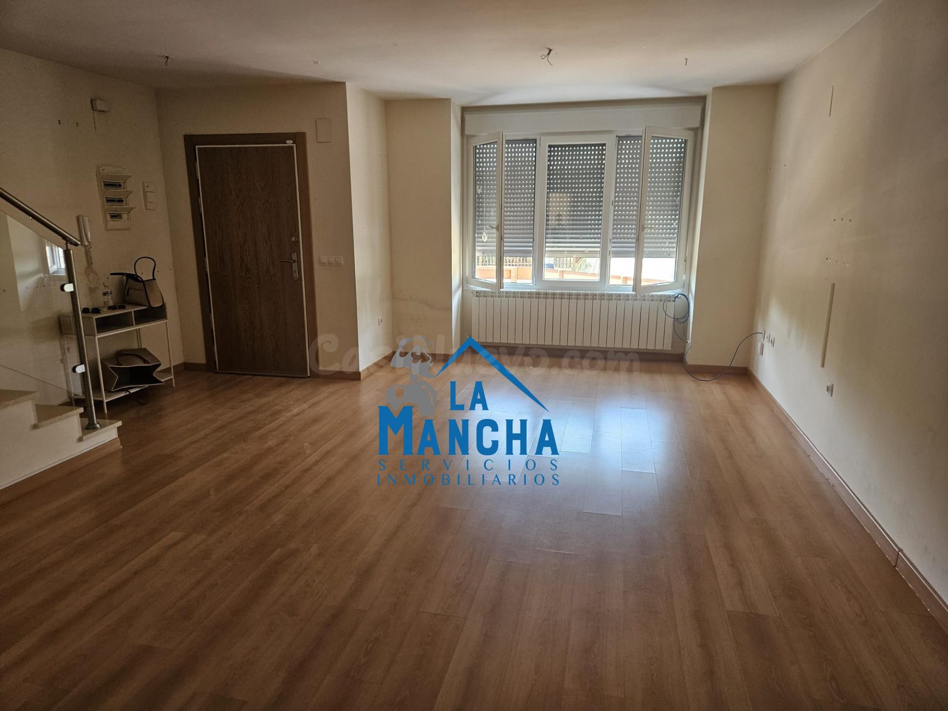 INMOBILIARIA LA MANCHA VENDE ADOSADO EN BARRIO MEDICINA.
