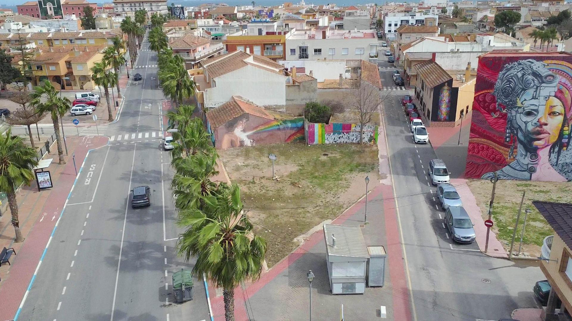 PARCELA  PARA APARTAMENTOS EN LOS ALCÁZARES