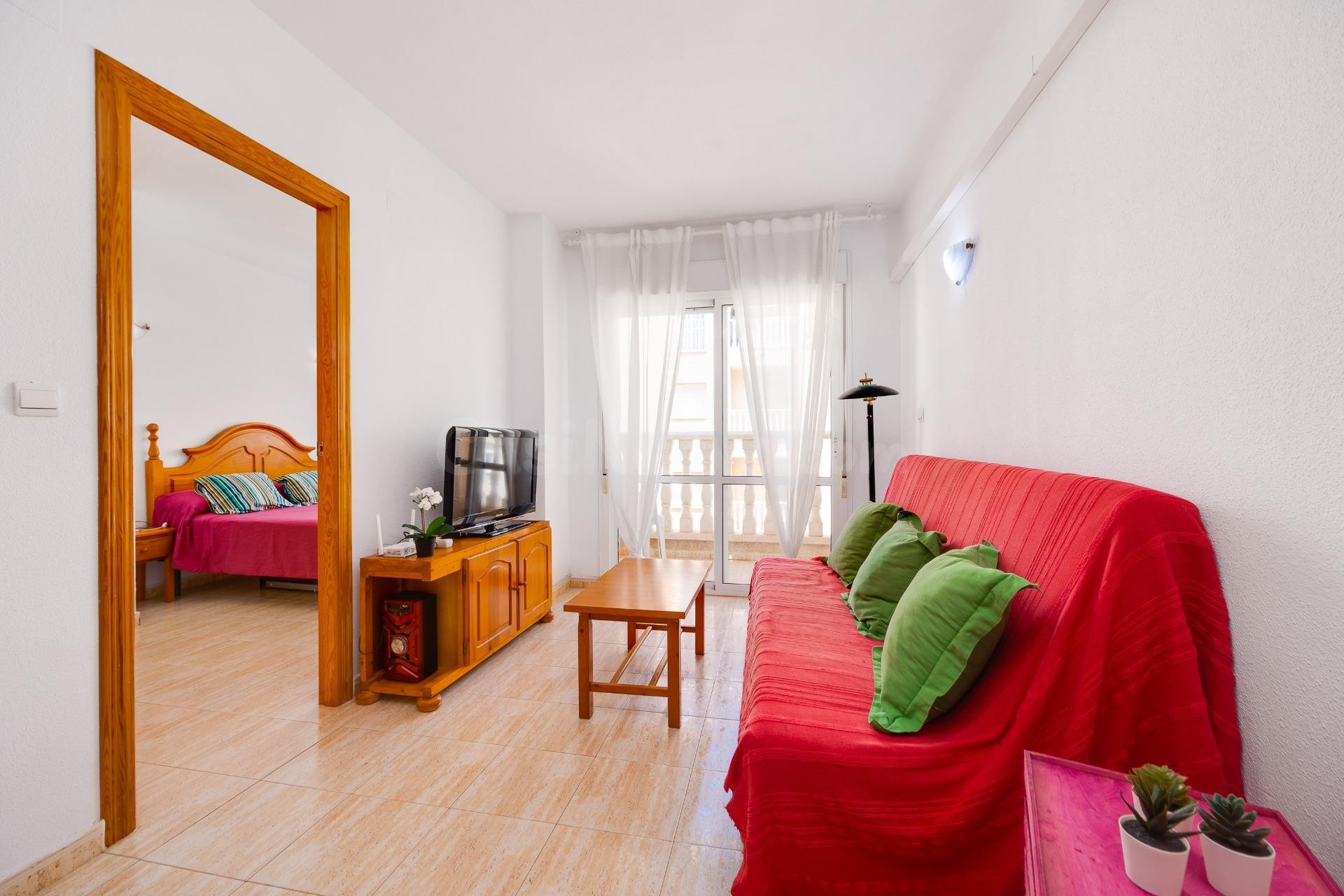 Apartamento de 2 dormitorios con piscina comunitaria en Torrevieja
