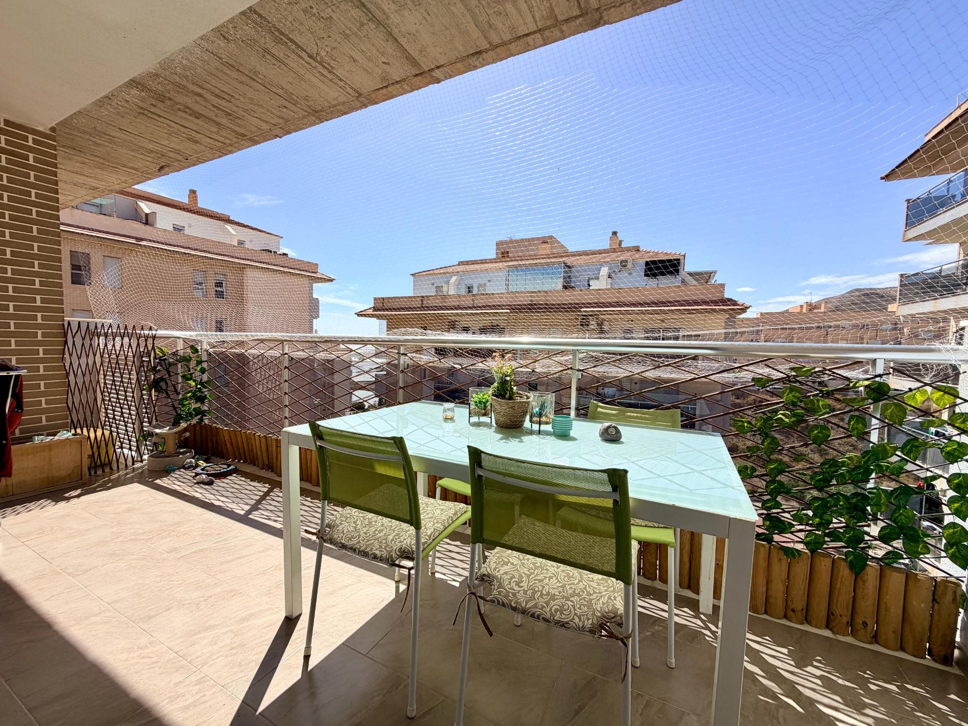 Vivienda reformada con terraza en Aguadulce Norte, piscina comunitaria y lista para entrar a vivir