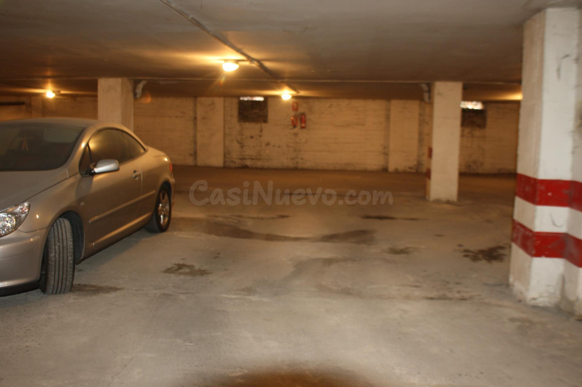 Plaza de garaje para coche mediano - foto 2
