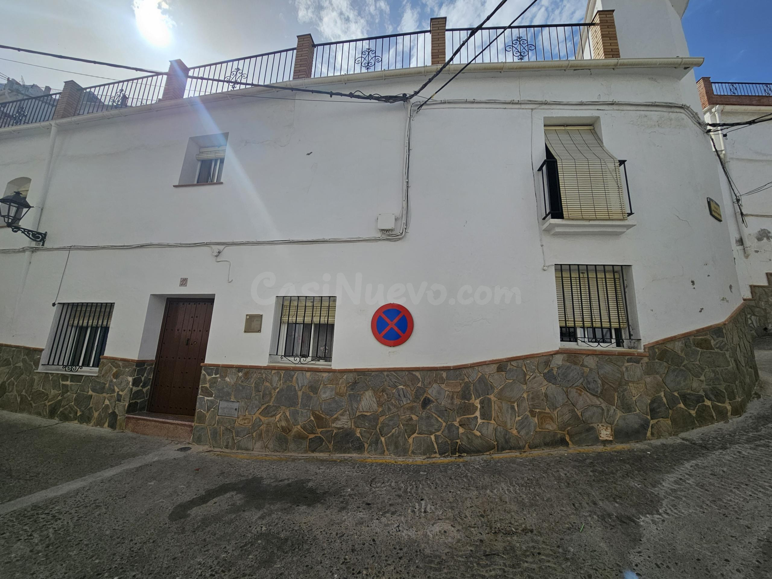 Casa de 5 dormitorios en Casarabonela con terraza y barbacoa
