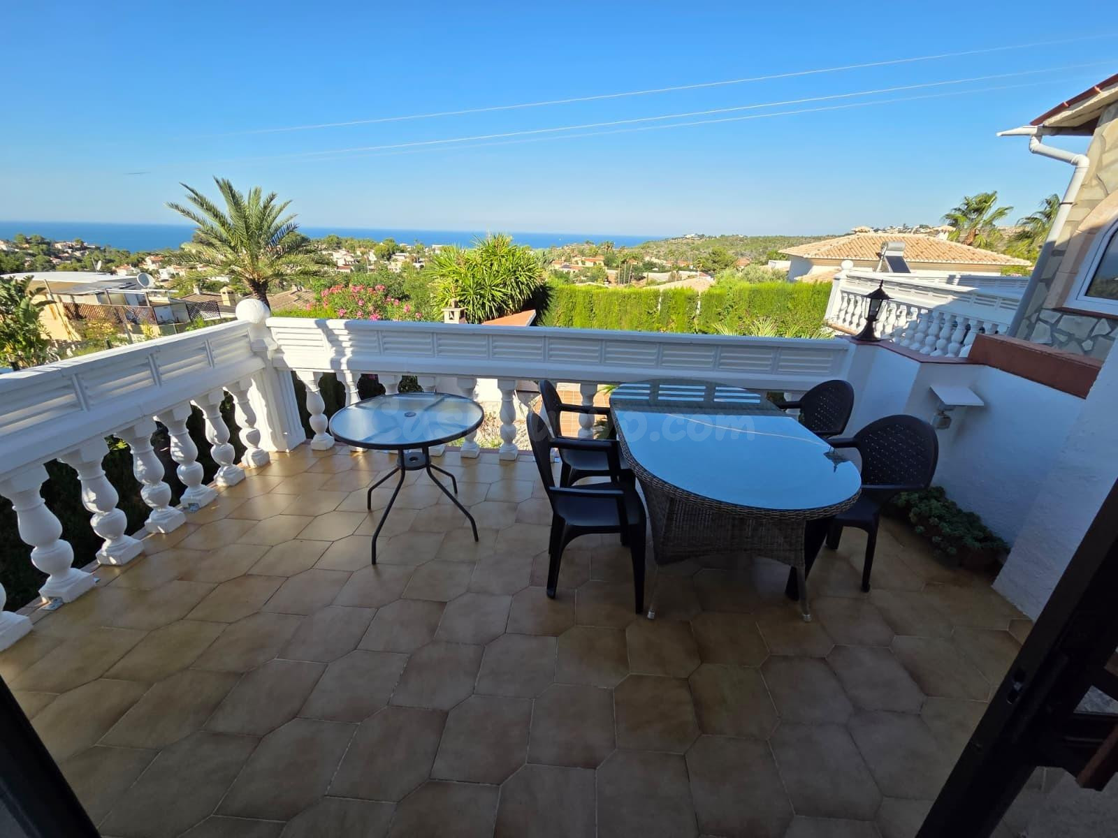 Chalet con 3 viviendas independientes, piscina privada cubie