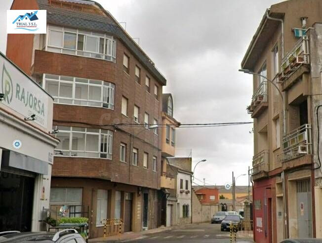Venta de piso en La Bañeza - León - foto 2