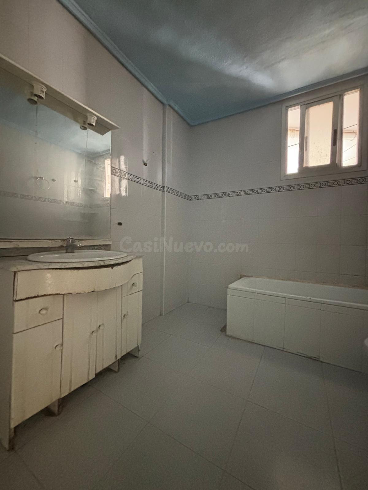 Vendo piso de 136 m2 con Ascensor junto Av. Novelda Chimenea - foto 3