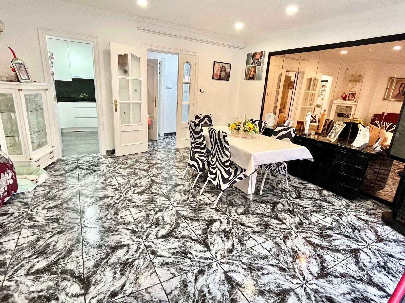 Amplio y Luminoso Piso en Can Rull, Sabadell por solo €329.0 - foto 3